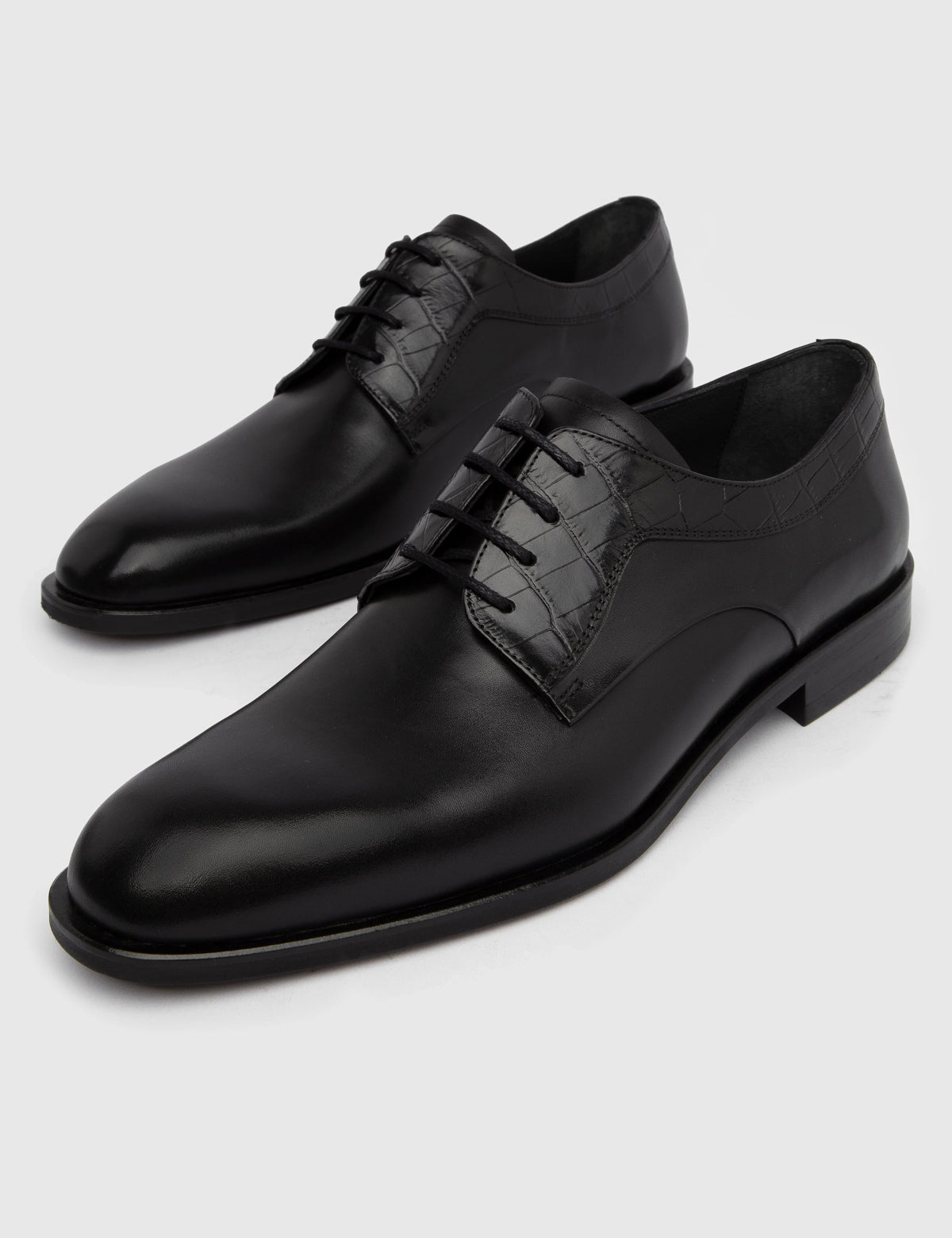 Vitis Antique Black Leather Men's Derby Shoe