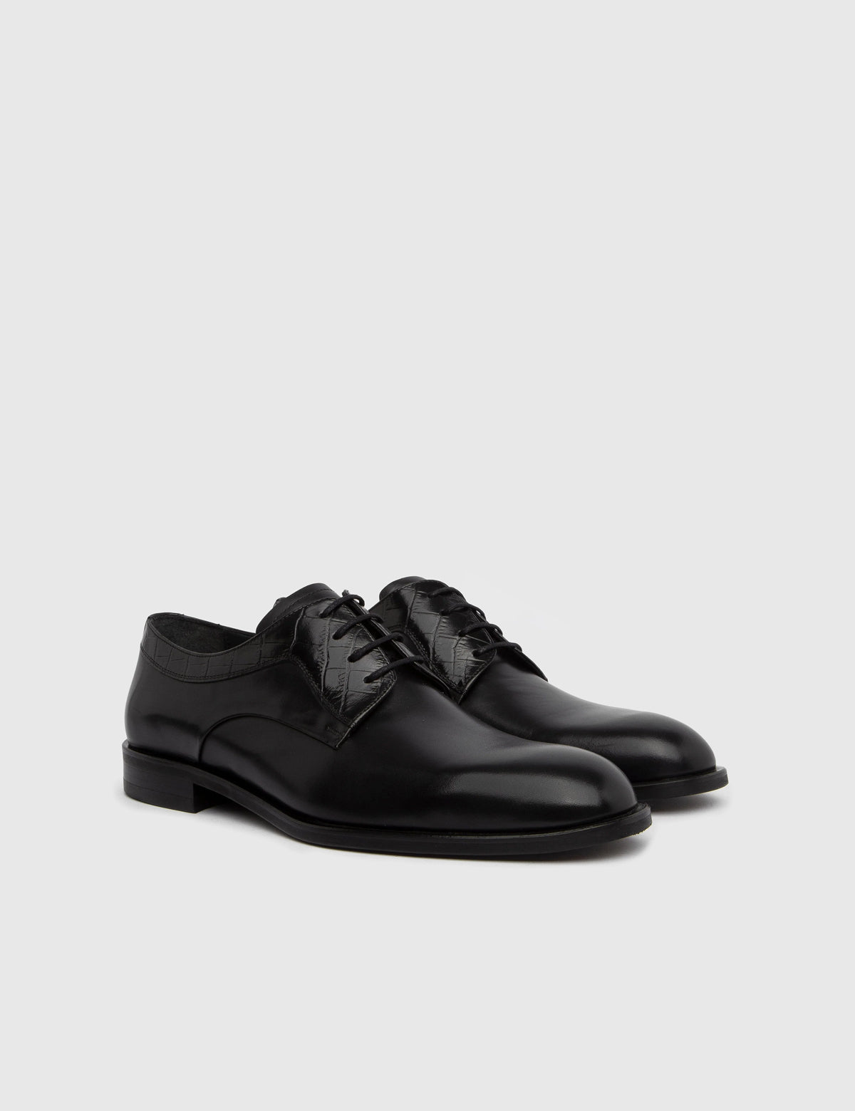 Vitis Antique Black Leather Men's Derby Shoe